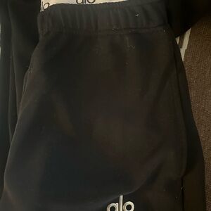 ALO Yoga women’s Black Bottoms